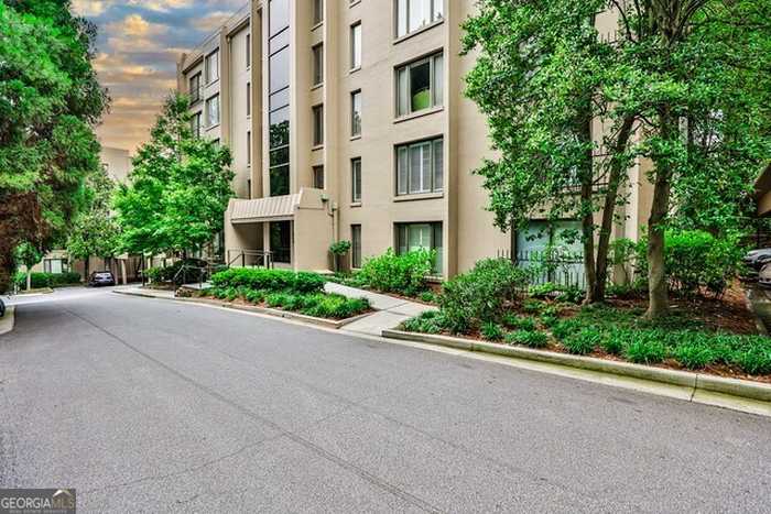 photo 1: 2769 Peachtree Road NE Unit 9, Atlanta GA 30305