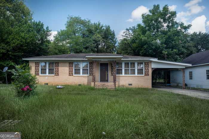 photo 1: 211 Ash Street, Cochran GA 31014