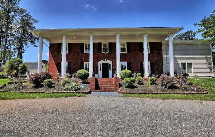 photo 1: 3545 Fairway Drive, Atlanta GA 30337