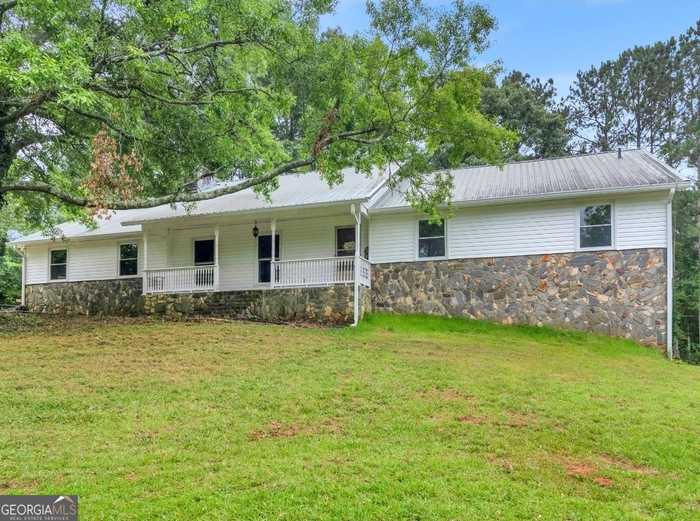 photo 1: 662 W Highway 18 W, Barnesville GA 30204