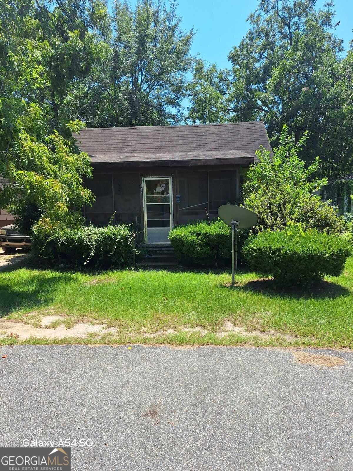 photo 1: 611 E Orange Street, Fitzgerald GA 31750