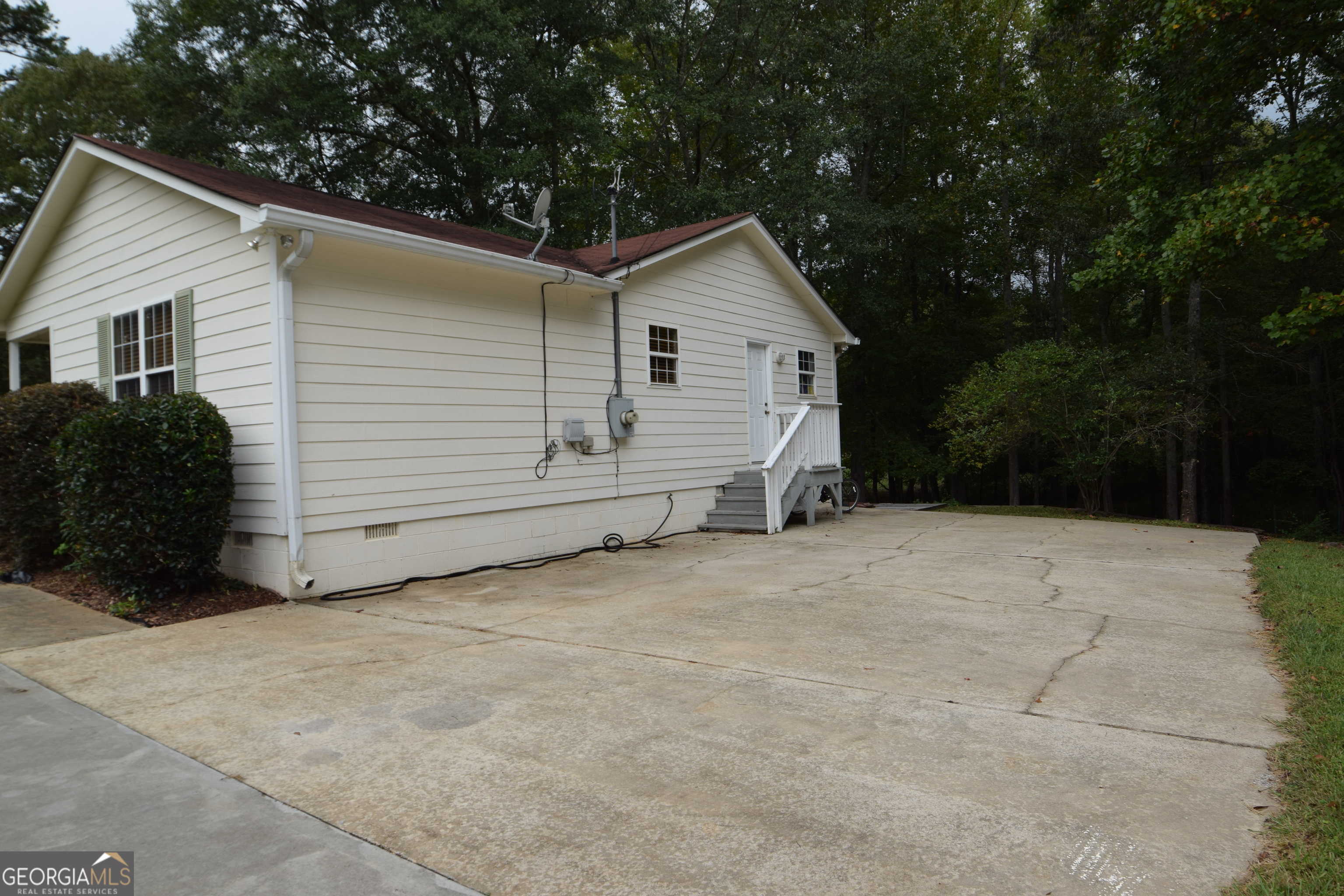 photo 2: 276 Springflower Drive, Carrollton GA 30116