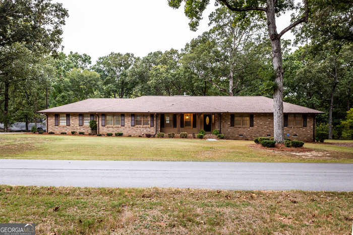 photo 1: 371 Branham Circle, Social Circle GA 30025