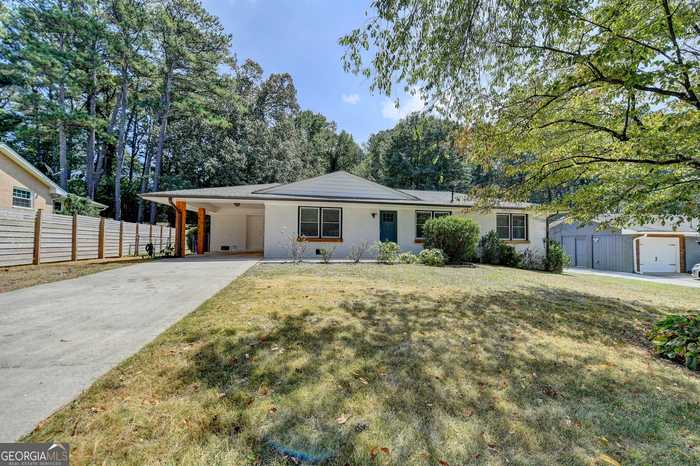 photo 2: 4245 Smithfield Drive, Tucker GA 30084