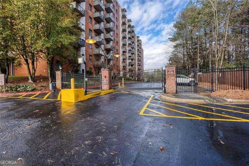 photo 3: 300 Johnson Ferry Road NE Unit B413, Atlanta GA 30328