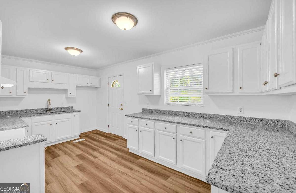 photo 3: 375 Camelot Drive, Athens GA 30606