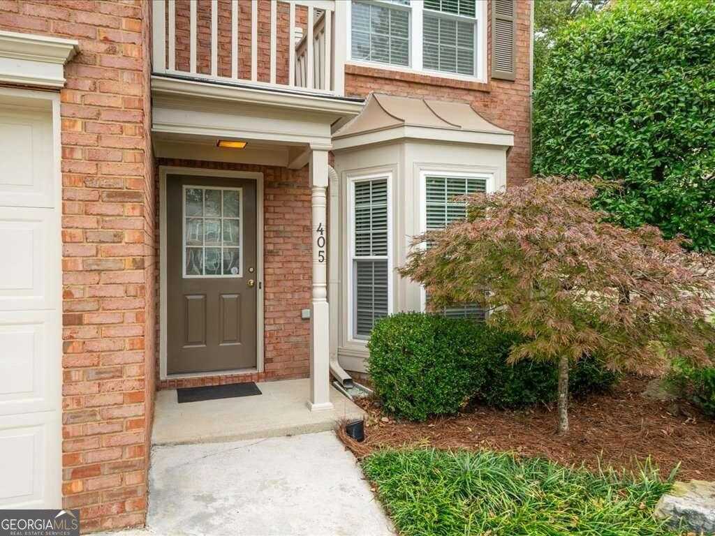 photo 3: 405 Cadeleigh Court, Alpharetta GA 30005