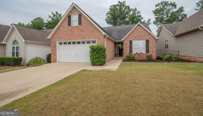 photo 1: 425 Fairway Court, Newnan GA 30265