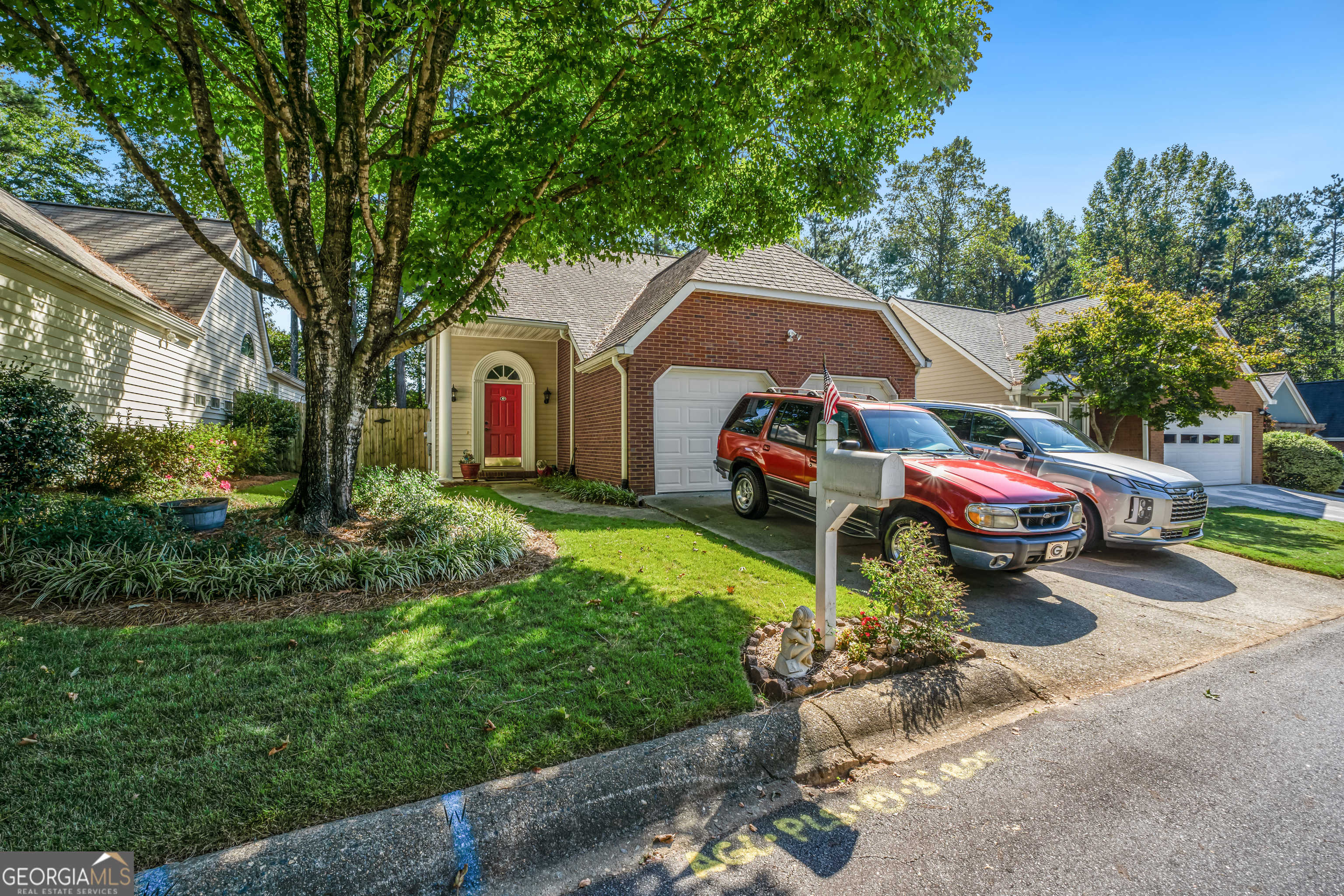 photo 2: 273 Dennis Drive, Alpharetta GA 30009