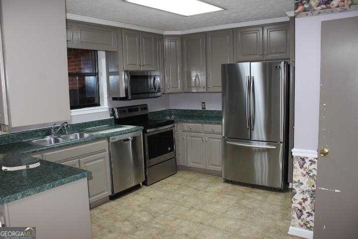 photo 3: 721 E Mccarty Street, Sandersville GA 31082