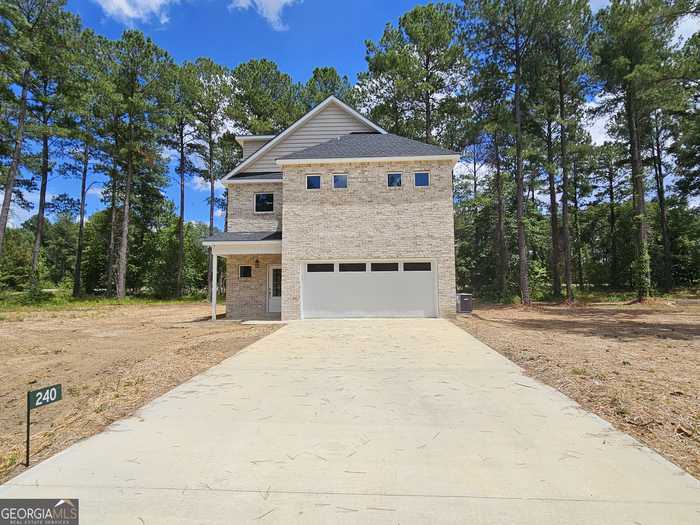 photo 1: 240 Wood Oak Cir Circle, Cochran GA 31014