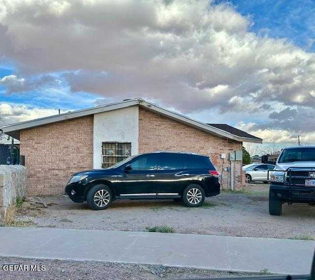 photo 3: 5939 DEER Avenue, El Paso TX 79924