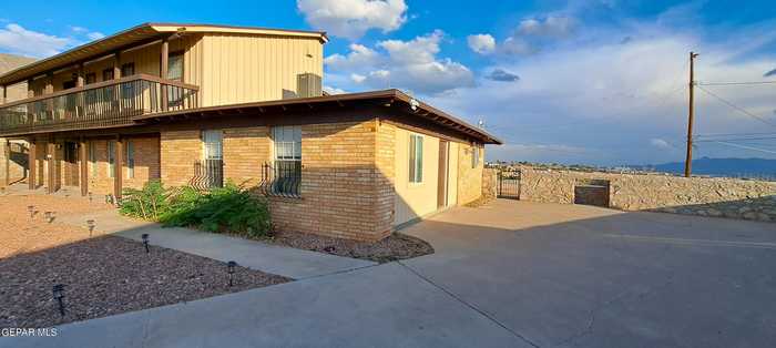 photo 2: 5829 VISTA CORONA Court, El Paso TX 79912