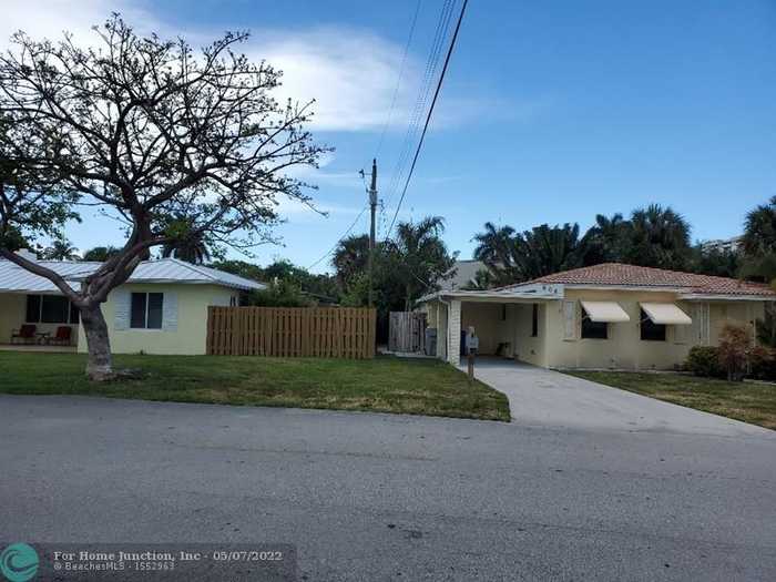 photo 2: 608 S Riverside Dr, Pompano Beach FL 33062