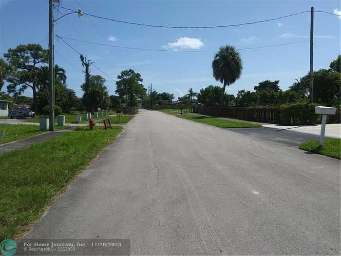 photo 1: 13 NW 13th St, Pompano Beach FL 33069