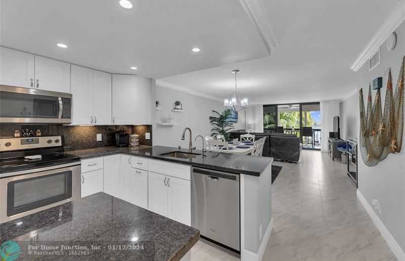 photo 1: 4800 BAYVIEW DR Unit 303, Fort Lauderdale FL 33308