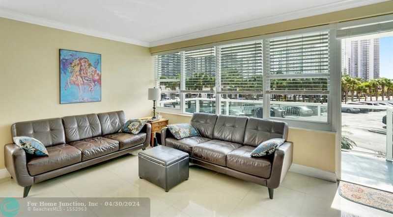 photo 3: 3300 NE 36th St Unit 209, Fort Lauderdale FL 33308