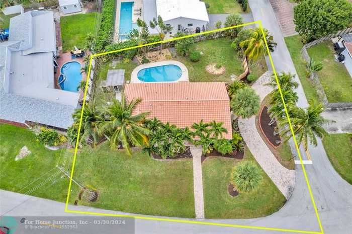 photo 1: 1800 Coral Gardens Dr, Wilton Manors FL 33306