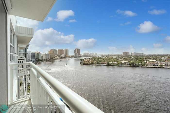 photo 1: 511 Bayshore Dr Unit PH3, Fort Lauderdale FL 33304