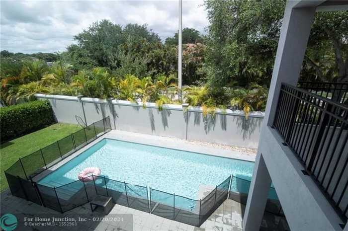 photo 11: 5635 W Brookfield Cir W, Hollywood FL 33312