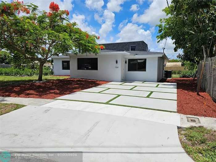 photo 1: 1561 SW 23rd Ave, Fort Lauderdale FL 33312