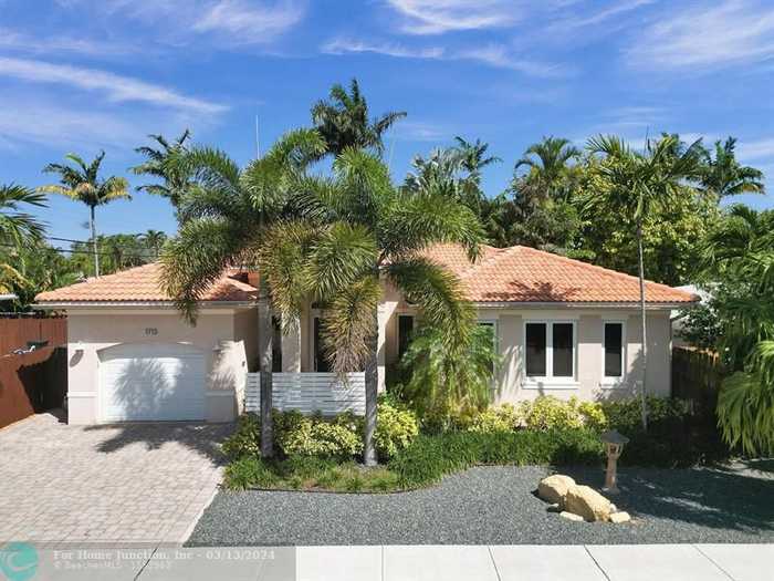 photo 2: 1713 NE 17th St, Fort Lauderdale FL 33305