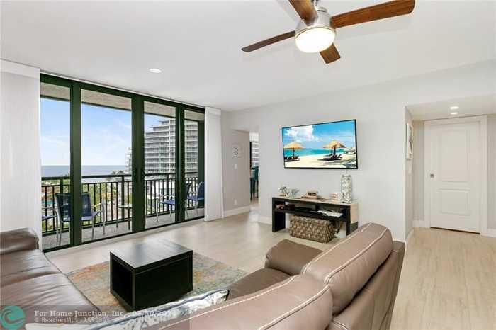 photo 1: 2300 NE 33rd Ave Unit 805, Fort Lauderdale FL 33305