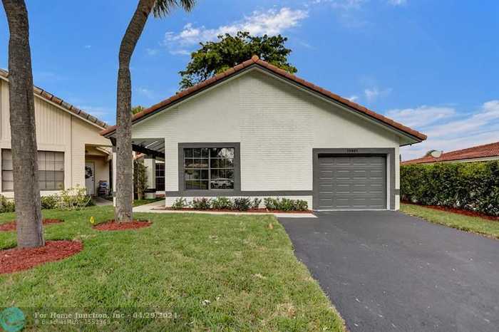 photo 1: 10421 NW 36th St, Coral Springs FL 33065