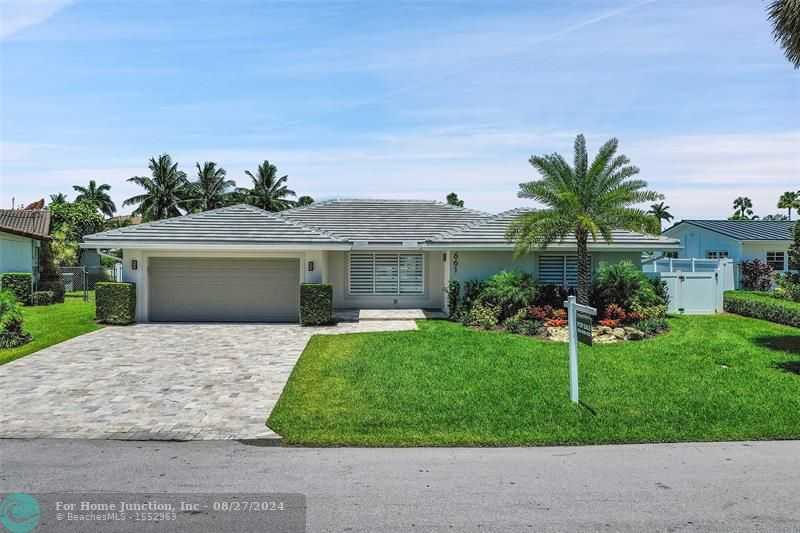 photo 1: 661 SE 7th Ave, Pompano Beach FL 33060