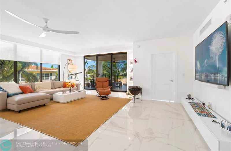 photo 3: 1507 SE 15th Street Unit 202, Fort Lauderdale FL 33316