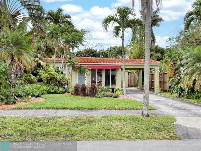 photo 1: 936 SW 19th St, Fort Lauderdale FL 33315