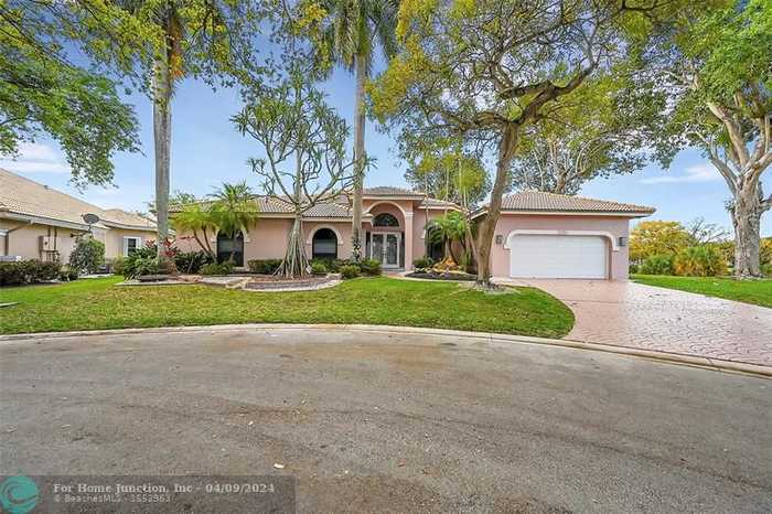 photo 1: 2150 Warwick Hills Way, Coral Springs FL 33071