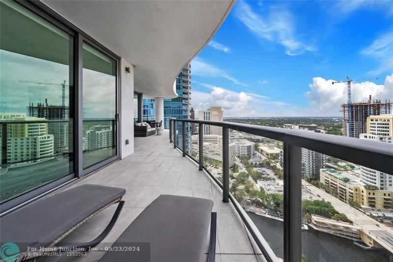 photo 3: 100 E Las Olas Blvd Unit 2804, Fort Lauderdale FL 33301