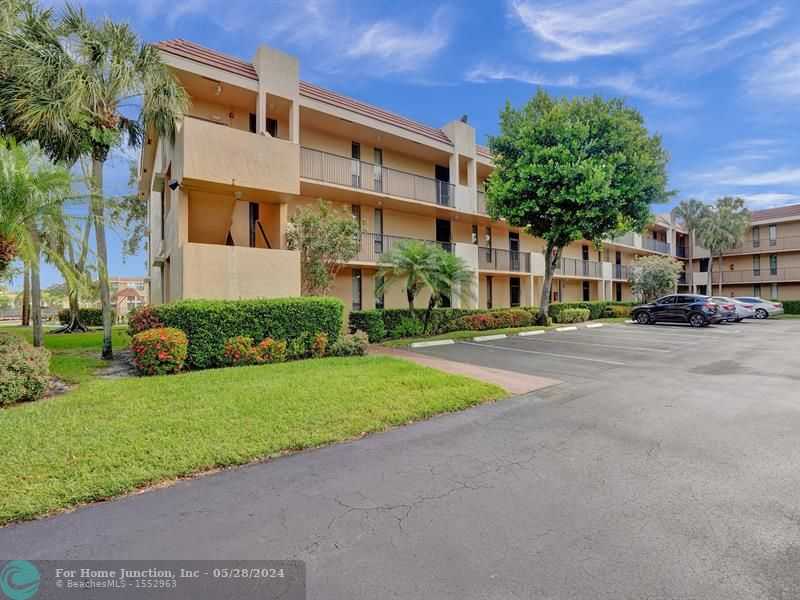 photo 3: 6636 Coral Lake Dr Unit 6636, Margate FL 33063