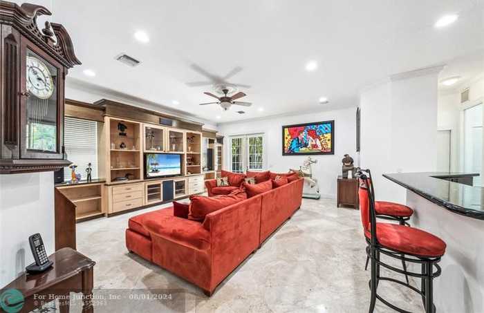 photo 36: 400 NE 8th Ave, Fort Lauderdale FL 33301