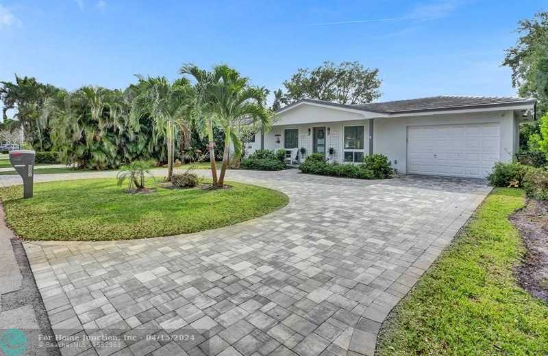 photo 1: 801 SE 9th Ave, Deerfield Beach FL 33441