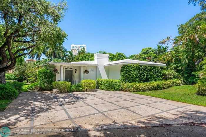 photo 1: 1236 E Lake Dr, Fort Lauderdale FL 33316