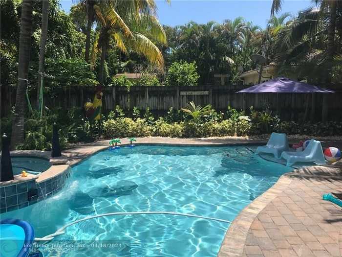 photo 1: 1334 NE 16th Ave, Fort Lauderdale FL 33304