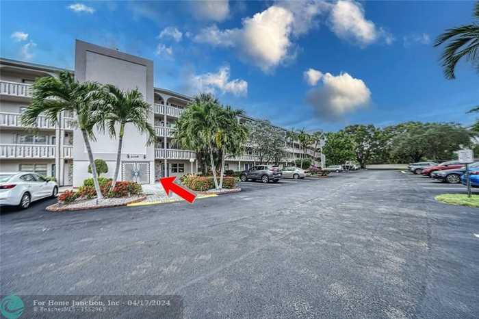 photo 1: 2005 Granada Dr Unit J4, Coconut Creek FL 33066