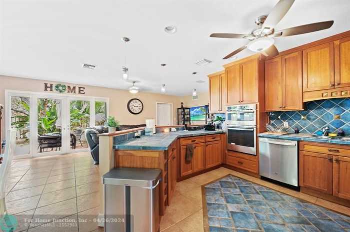 photo 1: 1512 NE 18th St, Fort Lauderdale FL 33305