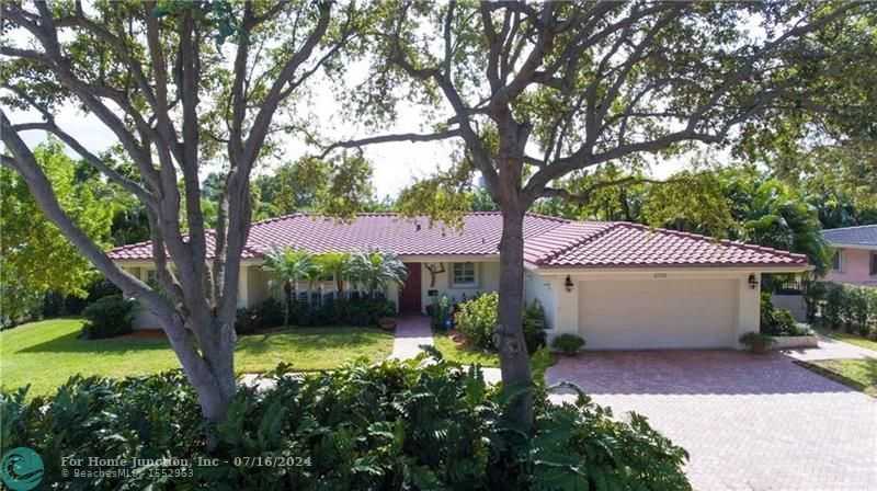 photo 1: 2732 NE 29th Ct, Fort Lauderdale FL 33306