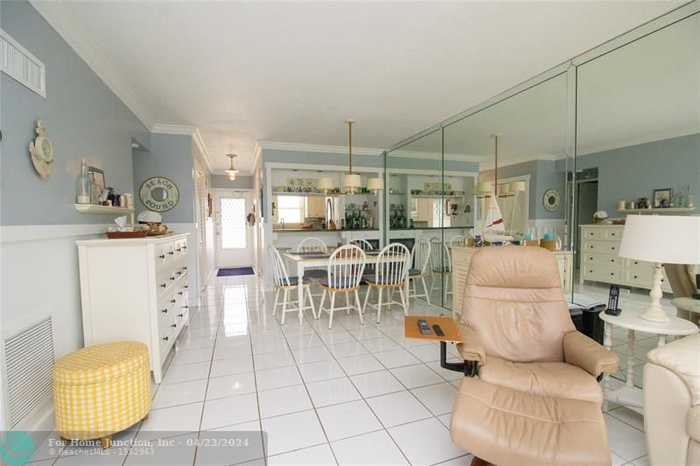 photo 1: 298 SE 6th Ave Unit 9, Pompano Beach FL 33060