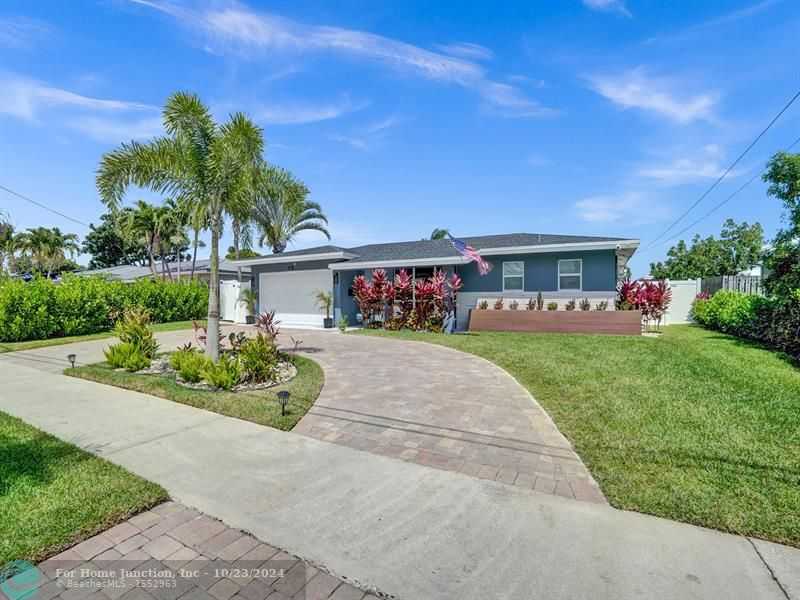 photo 1: 440 SE 6th Ave, Pompano Beach FL 33060