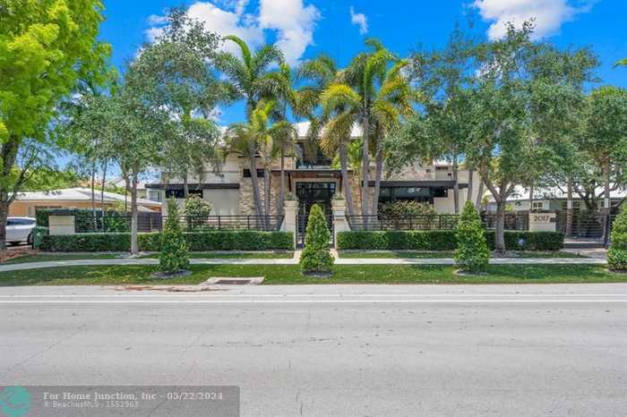 photo 1: 2017 BAYVIEW DR, Fort Lauderdale FL 33305