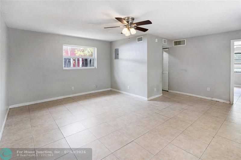 photo 3: 902 NE 39th St, Fort Lauderdale FL 33334