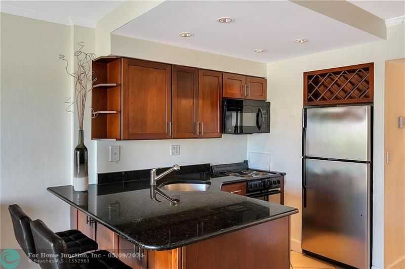 photo 3: 2900 NE 30th St Unit 8B, Fort Lauderdale FL 33306