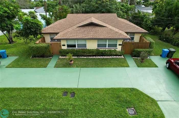 photo 1: 3450 NE 13th Ave, Fort Lauderdale FL 33334