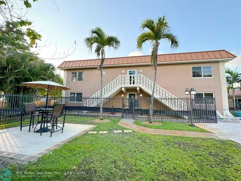 photo 3: 12 NE 19th Ct Unit 204A, Wilton Manors FL 33305