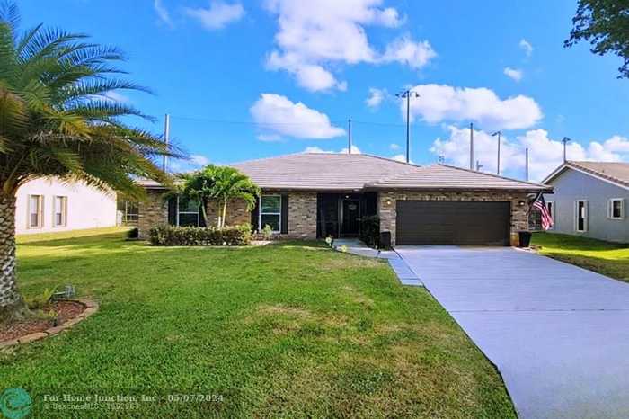 photo 1: 7010 NW 38th St, Coral Springs FL 33065