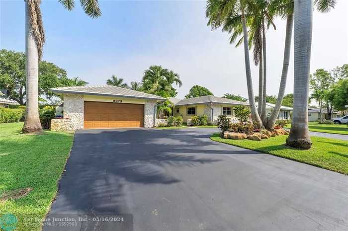 photo 1: 9973 NW 19th St, Coral Springs FL 33071